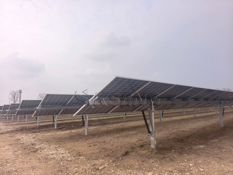 Proyecto de seguidor solar de un solo eje 1,2 MW 1P de Kseng en Italia: entrega de un 20 % m&aacute;s de rendimiento energ&eacute;tico para parques solares en el Mediterr&aacute;neo