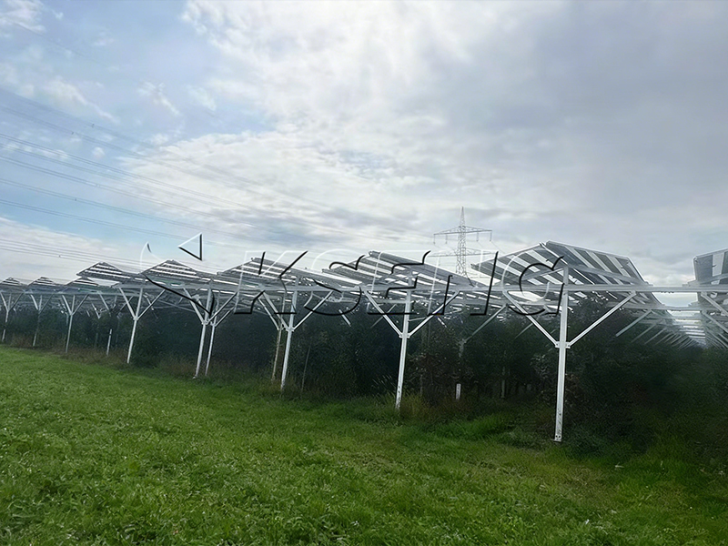 Sistema de montaje agrivoltaico de alta eficiencia en un proyecto agrivoltaico franc&eacute;s