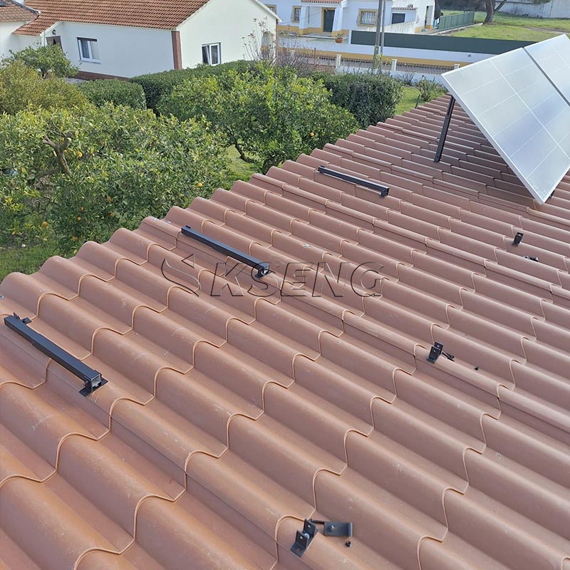 kseng-negro-soportes-solares-ajustables-detalle-de-techo-de-tejas-portugal