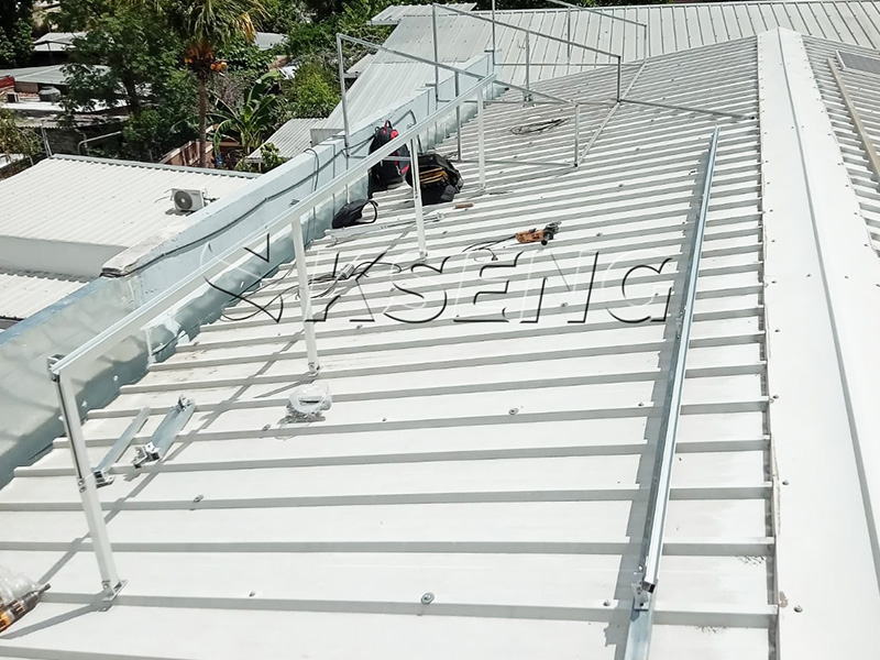 Estanter&iacute;a solar de &aacute;ngulo ajustable