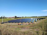 Proyecto-solar-de-sistema-de-montaje-en-suelo-de-acero-recubierto-de-acero-1M-Zn-Al-Mg-en-Italia