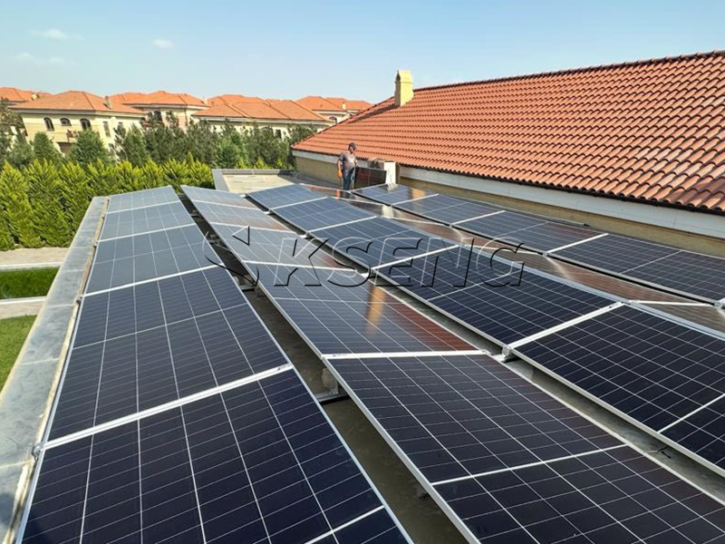 Instalaci&oacute;n solar en tejado plano Azerbaiy&aacute;n