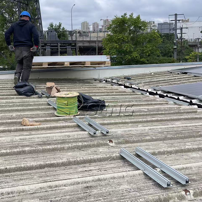 Sistema de montaje fotovoltaico de techo de metal con mini kit de riel solar de aluminio