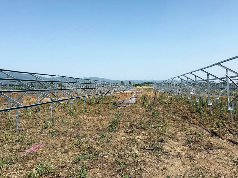 Estanter&iacute;as solares recubiertas de Zn-Al-Mg