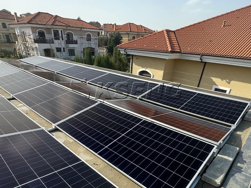 Protecci&oacute;n solar en tejados planos de hormig&oacute;n: el sistema de lastre de Kseng en Azerbaiy&aacute;n