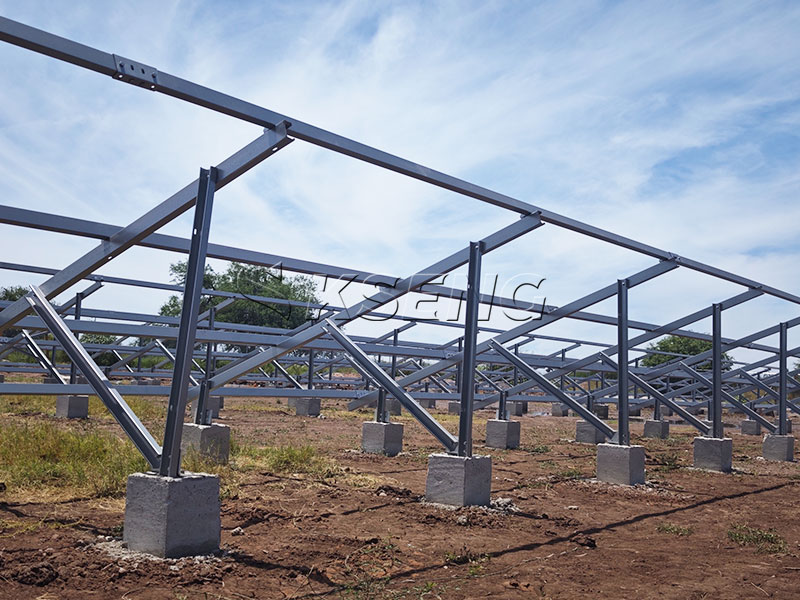 Primer plano de los componentes-de-montaje-solar-de-acero-Kseng-Zn-Al-Mg-para-el-proyecto-de-M&eacute;xico