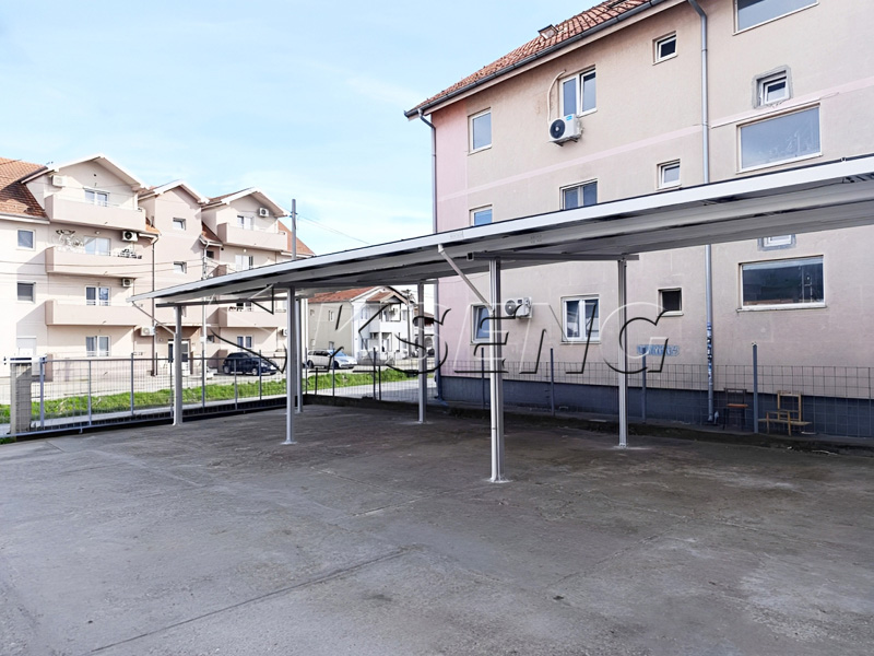 Cochera-solar-de-aluminio-para-6-coches