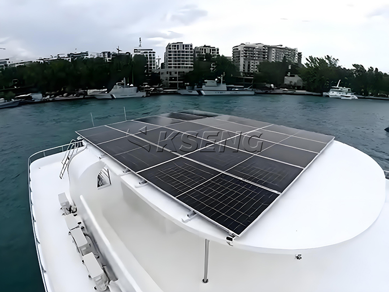 Los soportes solares Kseng Mini Rail alimentan una instalaci&oacute;n de yates de 12 kW en Maldivas