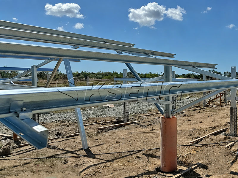 Estructura-de-soporte-solar-galvanizada-en-caliente-para-planta-fotovoltaica-terrestre