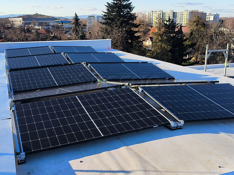 Estructura-de-montaje-de-paneles-solares-de-techo-plano-comercial