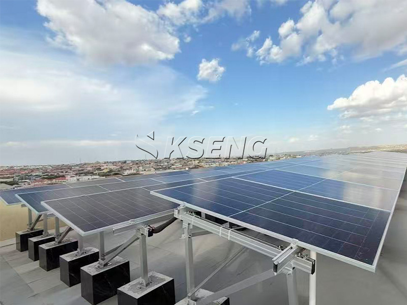 Proyecto de sistema de montaje solar de aluminio con pedestal de hormig&oacute;n independiente y techo plano de 50 kW para edificio de oficinas en Somalia | Fabricante de estanter&iacute;as solares Kseng
