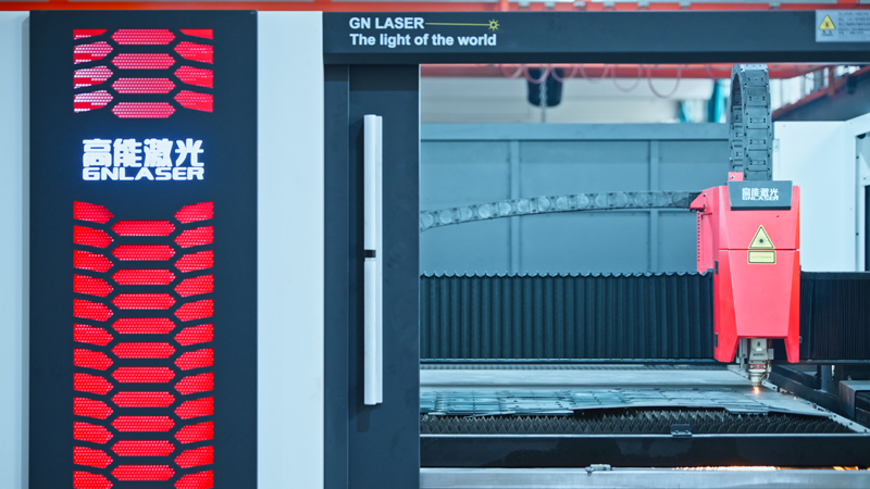 Corte por l&aacute;ser CNC totalmente autom&aacute;tico