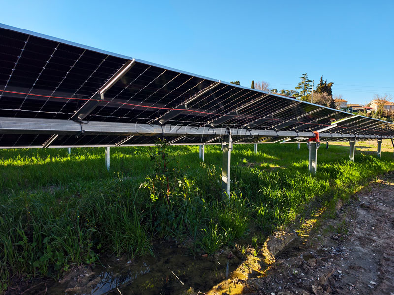 Proyecto-de-seguidor-solar-de-un-eje-en-Italia