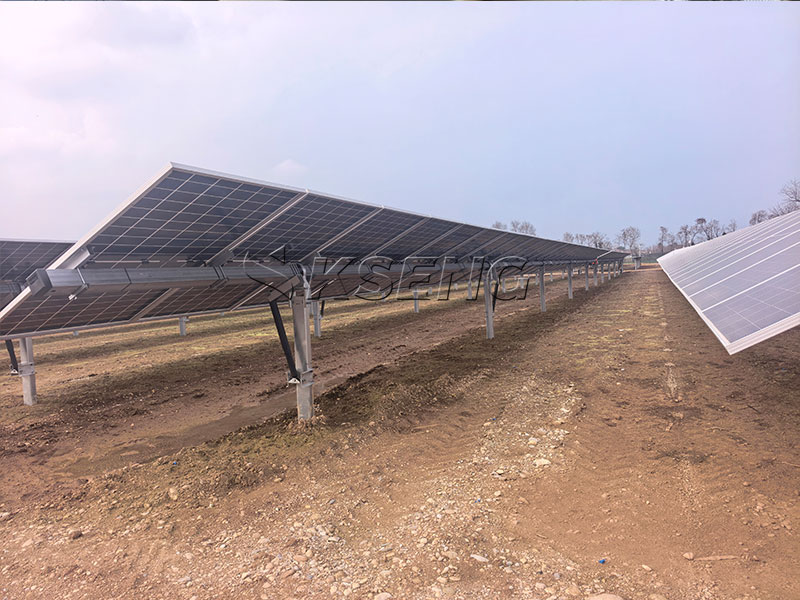 Sistema-de-montaje-de-seguimiento-de-un-eje-fotovoltaico-de-alta-eficiencia