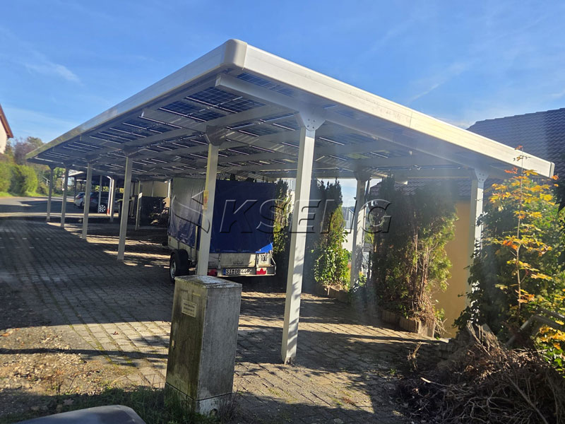 Estructura-de-montaje-de-aluminio-para-una-cochera-solar-comercial