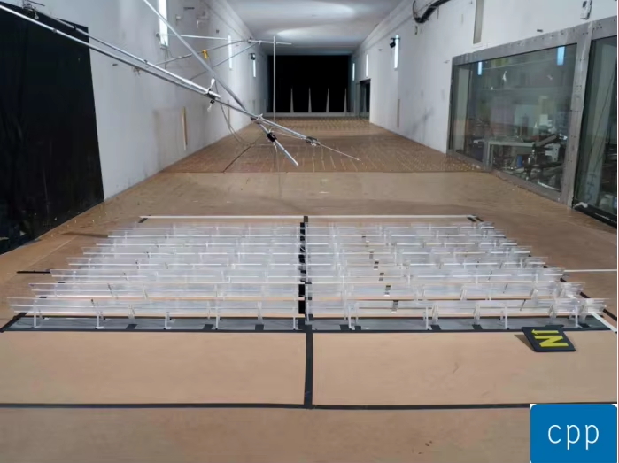 Prueba de t&uacute;nel de viento del soporte de montaje fotovoltaico de Kseng para determinar la resistencia al viento_看图王