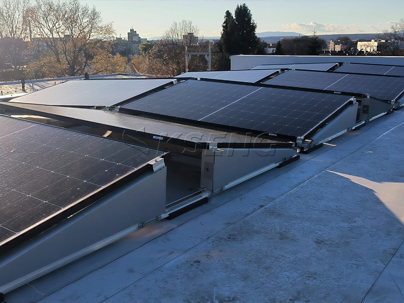 Sistema-de-montaje-solar-de-techo-plano-con-estructura-fotovoltaica-lastrada