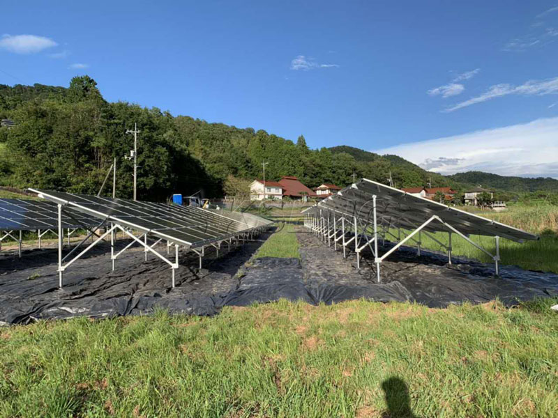 Estructura-de-montaje-de-granja-solar-y-dise&ntilde;o-optimizado-del-conjunto-solar