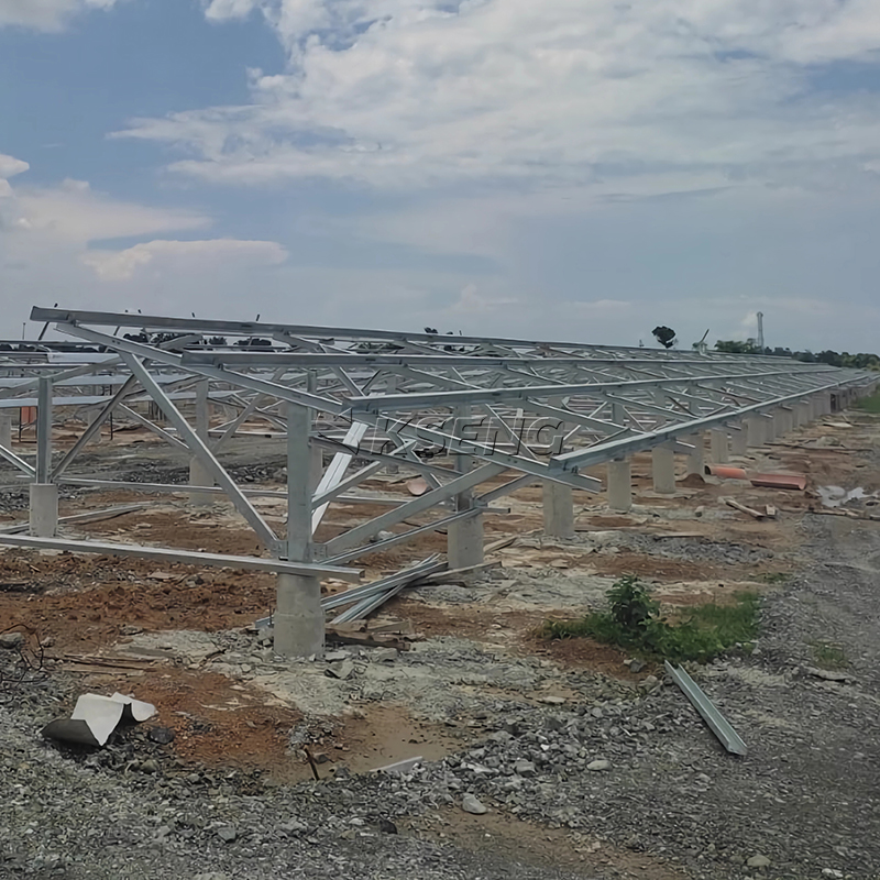 Disposici&oacute;n este-oeste del sistema de montaje solar del suelo de pilotes de acero galvanizado en caliente