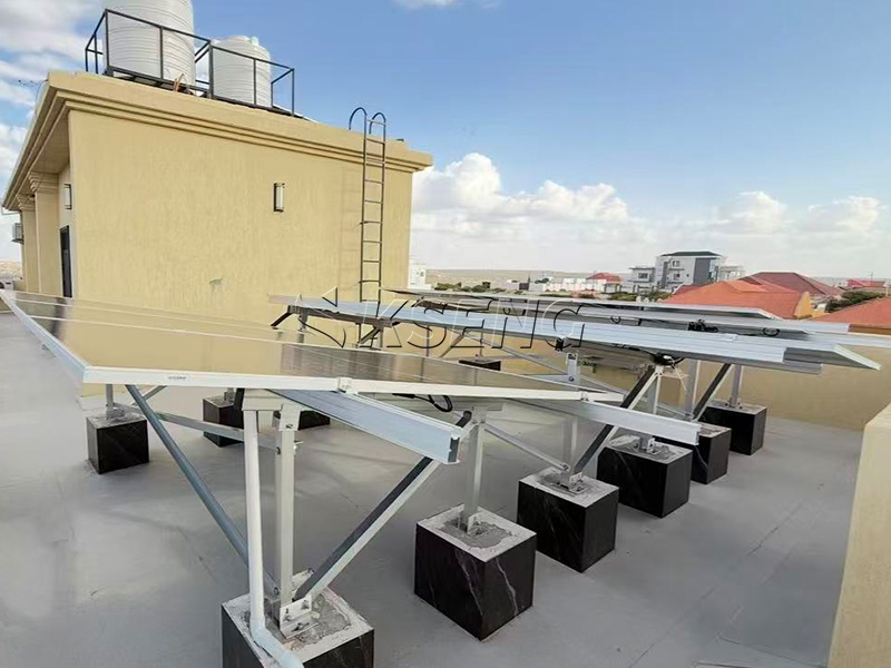 Proveedor-de-montaje-solar-de-techo-plano-comercial-en-&Aacute;frica-Kseng-50kW-Somalia-oficina-caso-de-proyecto-de-rack-solar-de-pedestal-de-hormig&oacute;n-