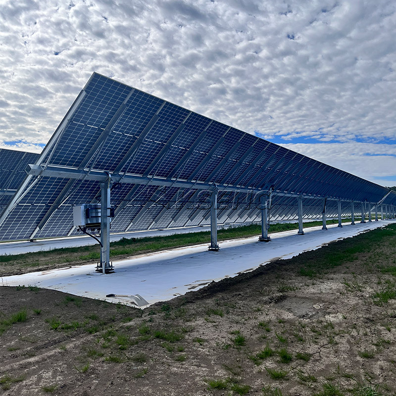 Instalaci&oacute;n de campo del sistema de seguimiento solar de un solo eje